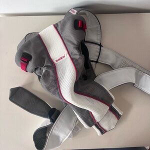 BabyBjorn Mini Baby grey white red mesh perfect for active parents